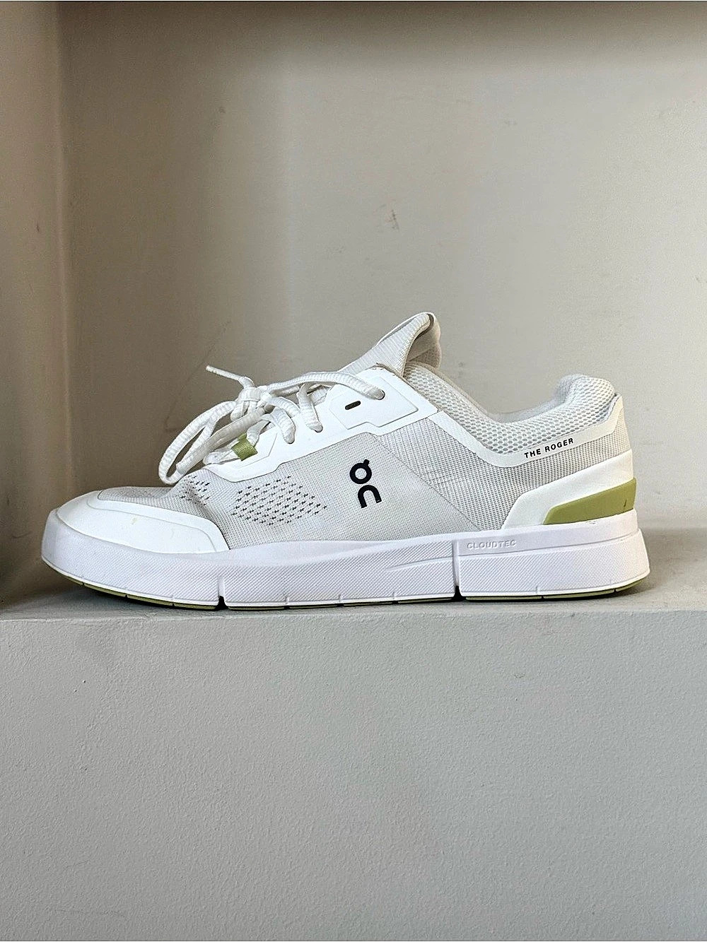 On The Roger Advantage Women's White & Green US W9